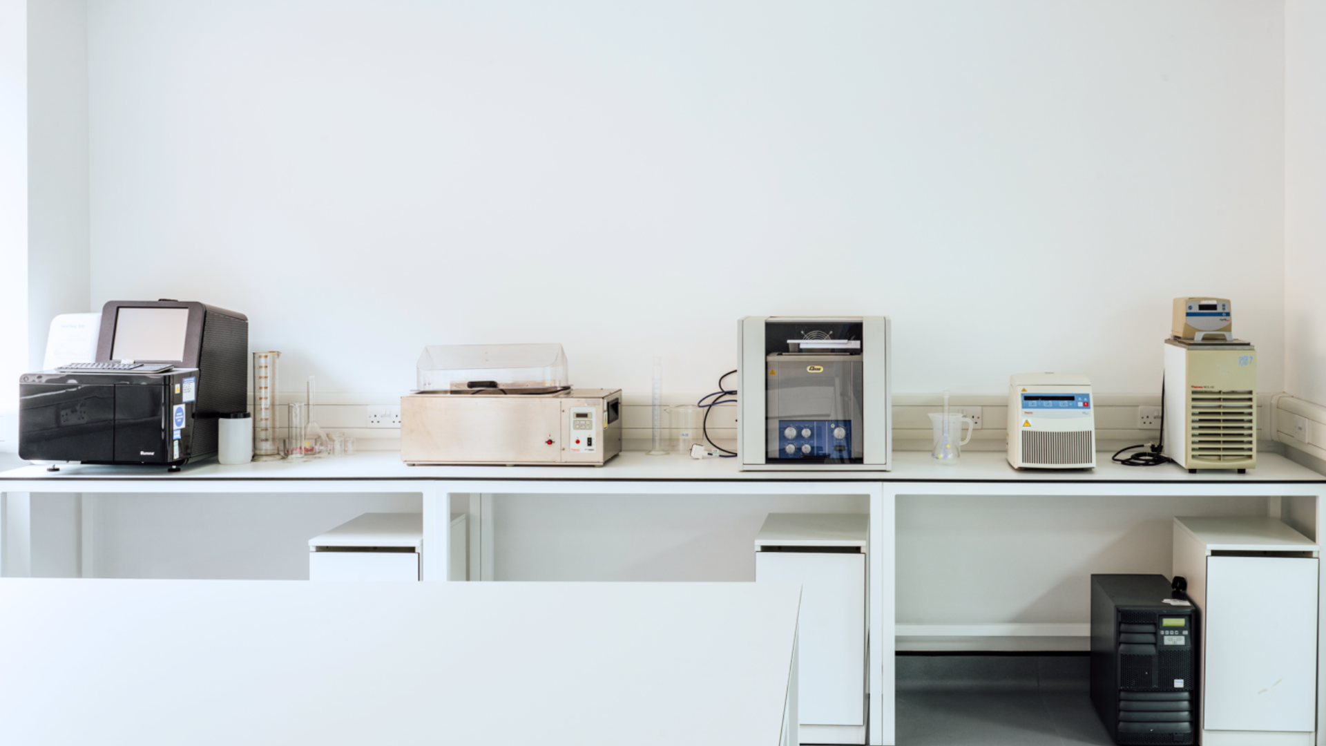 incubator-lab-available-to-rent