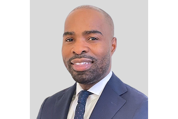 about headshots Henry Oladele – Director – Portfolio Finance Analysis