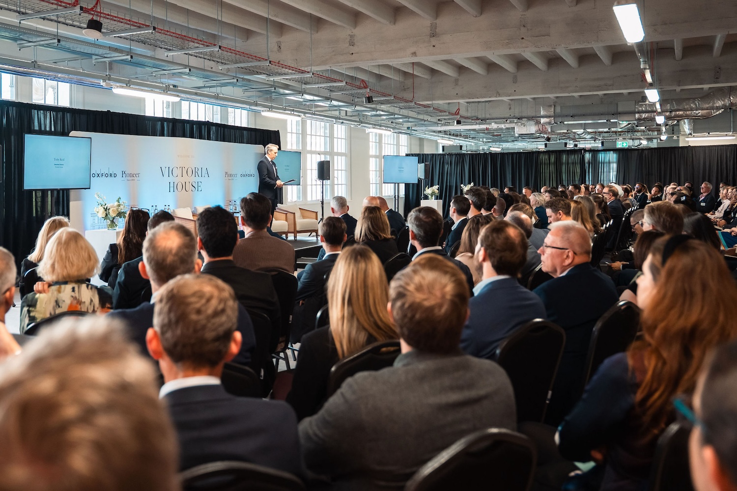 Toby Reid introduces the Henham Report to a crowded room of guests, including London life sciences companies, UK businesses, investors, parliamentarians, journalists, and other esteemed attendees at the Victoria House launch.